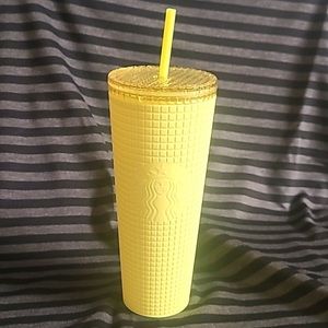 Venti 24oz 2022 limited edition yellow studded cup new with tags